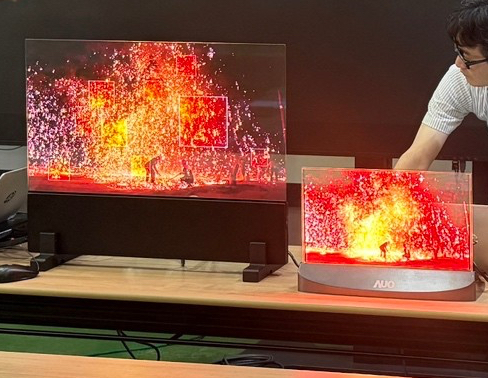 （株）シーマ様本社にて　透過型μLED　見学しました。