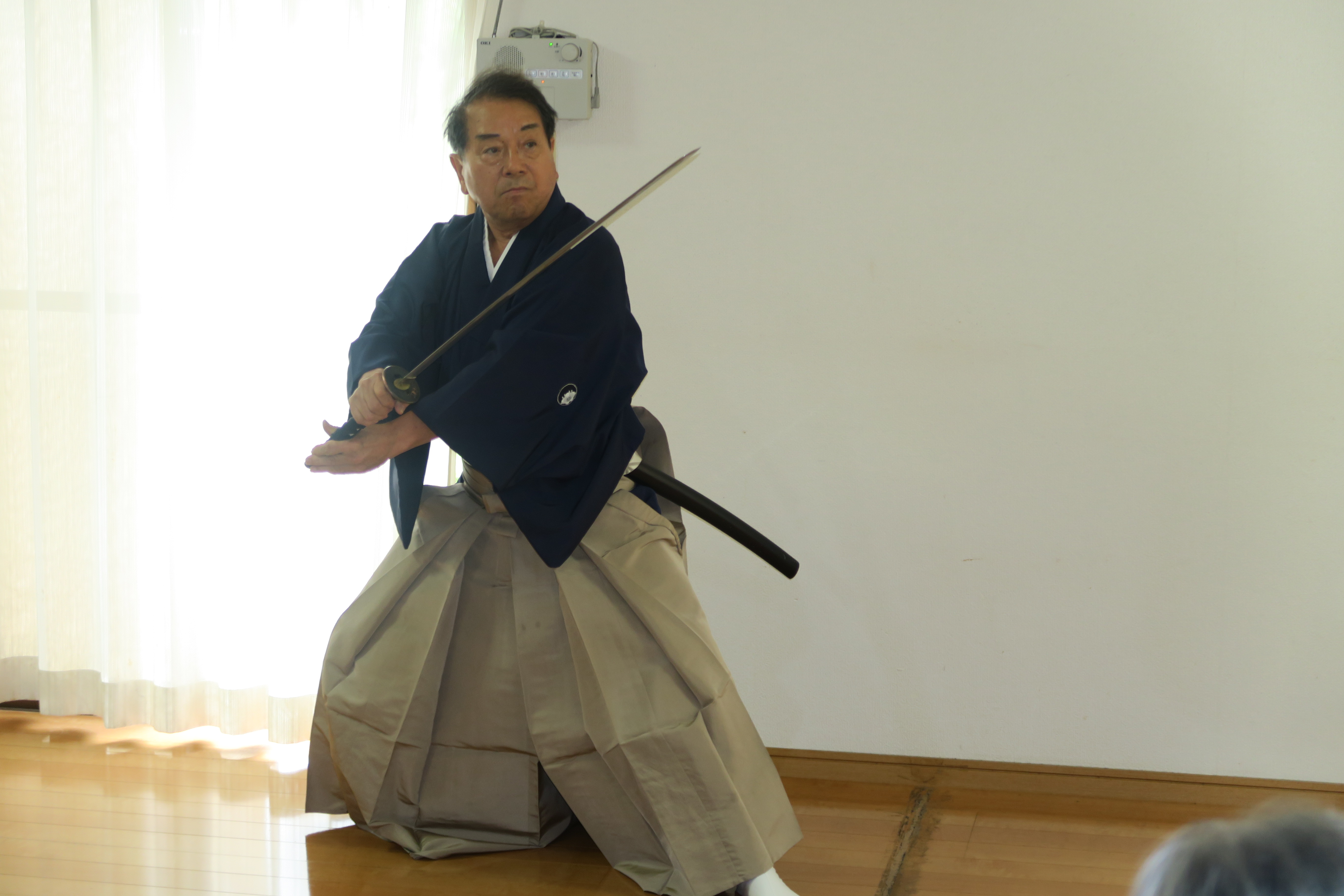 1-幸齢会が訪問　舞踊を披露