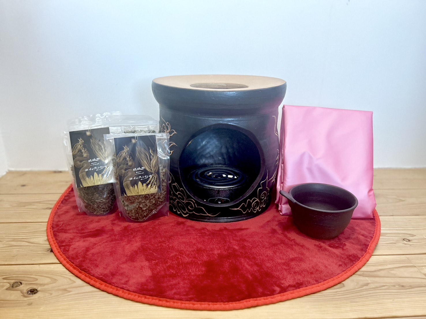 赤土琉球ハーブ蒸し(沖縄県産よもぎ蒸し) 株式会社RyukyuWind