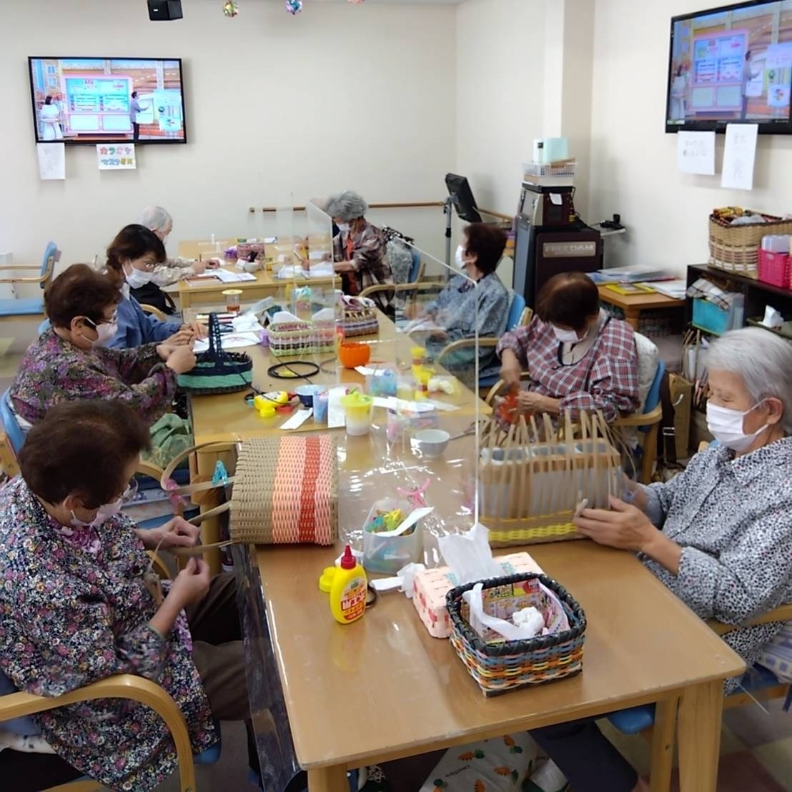 籠バック作りの様子です♪