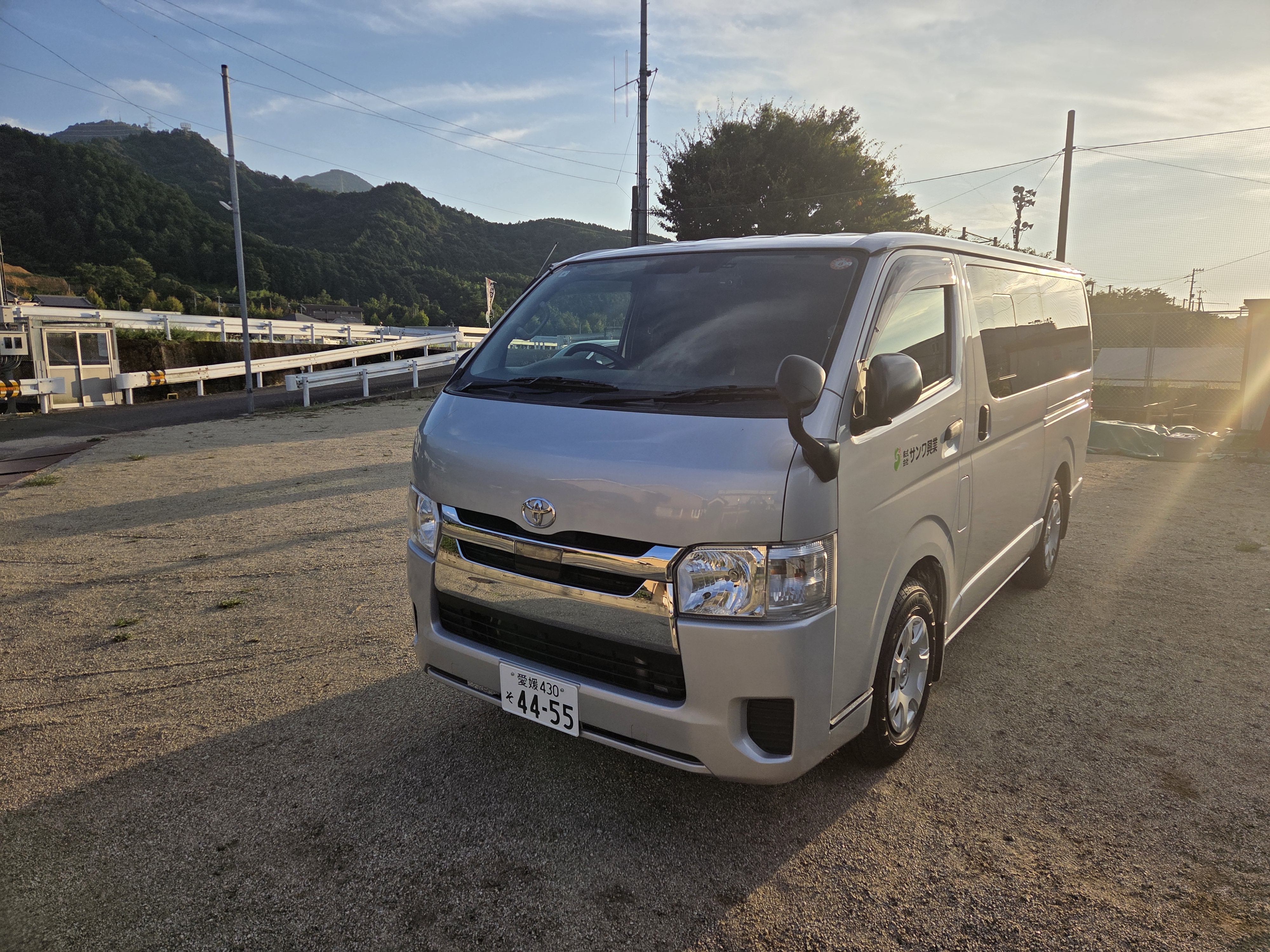 新たな友