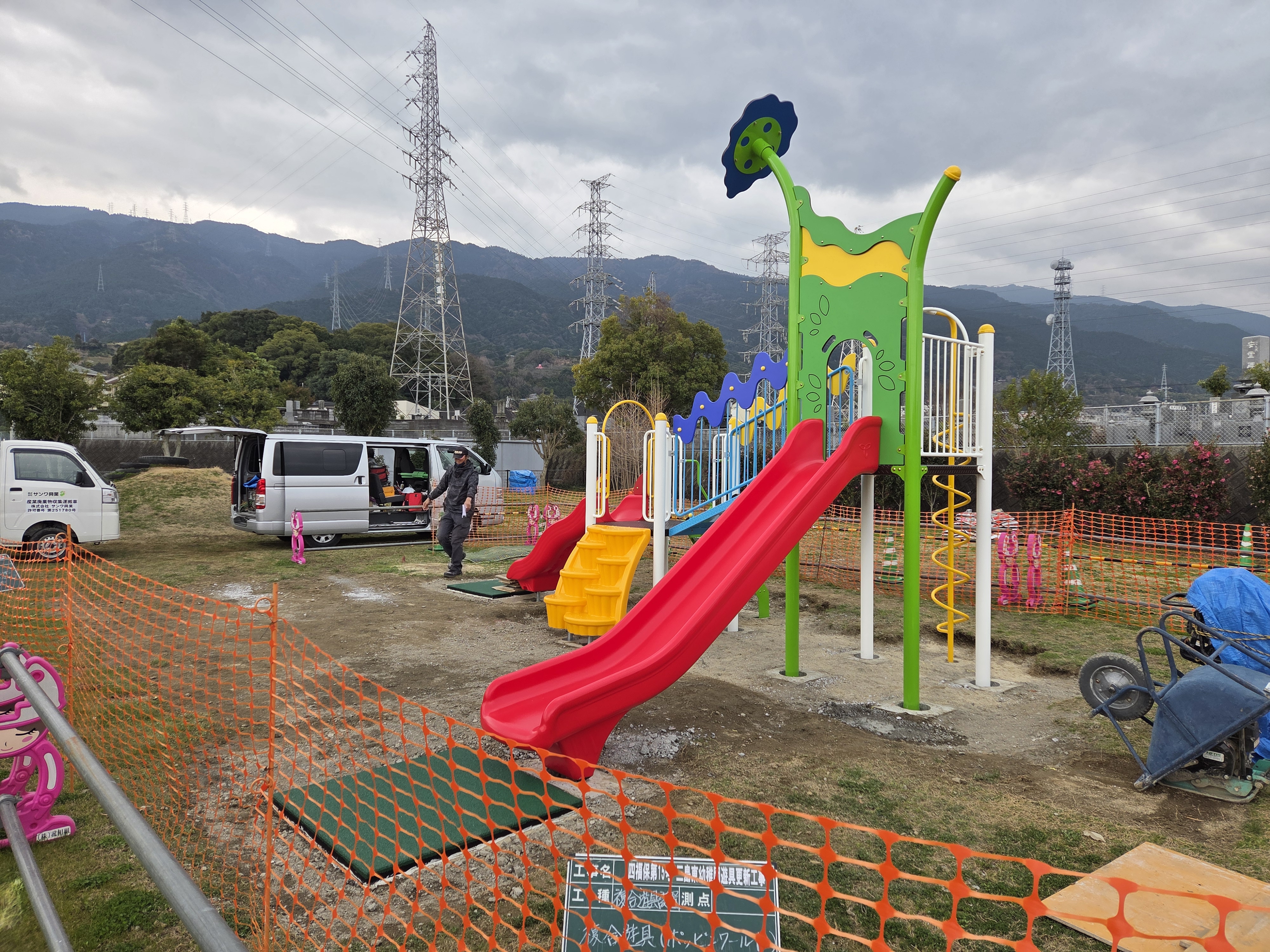 1-伊予三島のとある保育園に複合遊具・雲梯・ラダー組み立てに！