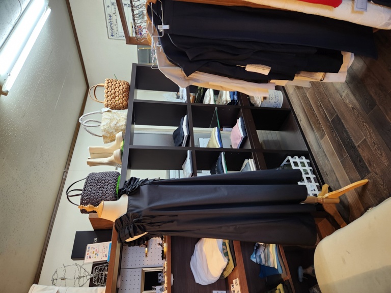 3-大人カジュアルな服に雑貨の販売