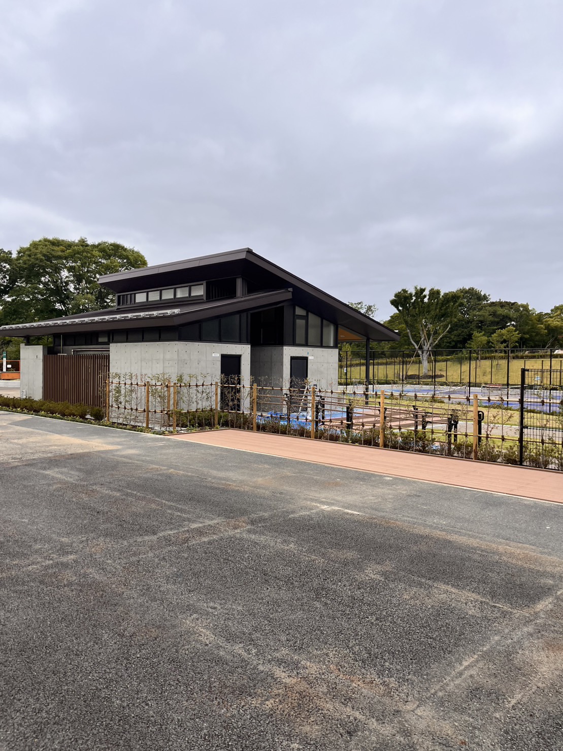 【実績】令和５年度大井ふ頭中央海浜公園テニスコート更衣棟新築工事