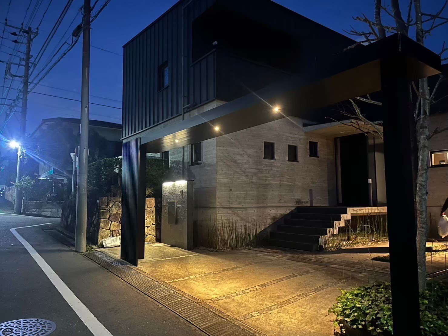 1-建物と調和する、モダンなファサードへ