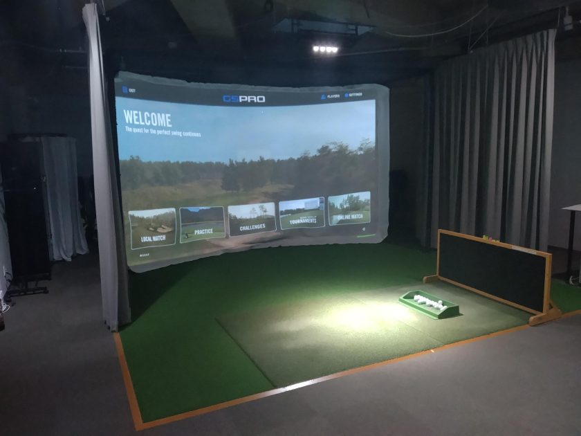 1-新横浜当社シミュレーションゴルフ場Global Golf Simulation