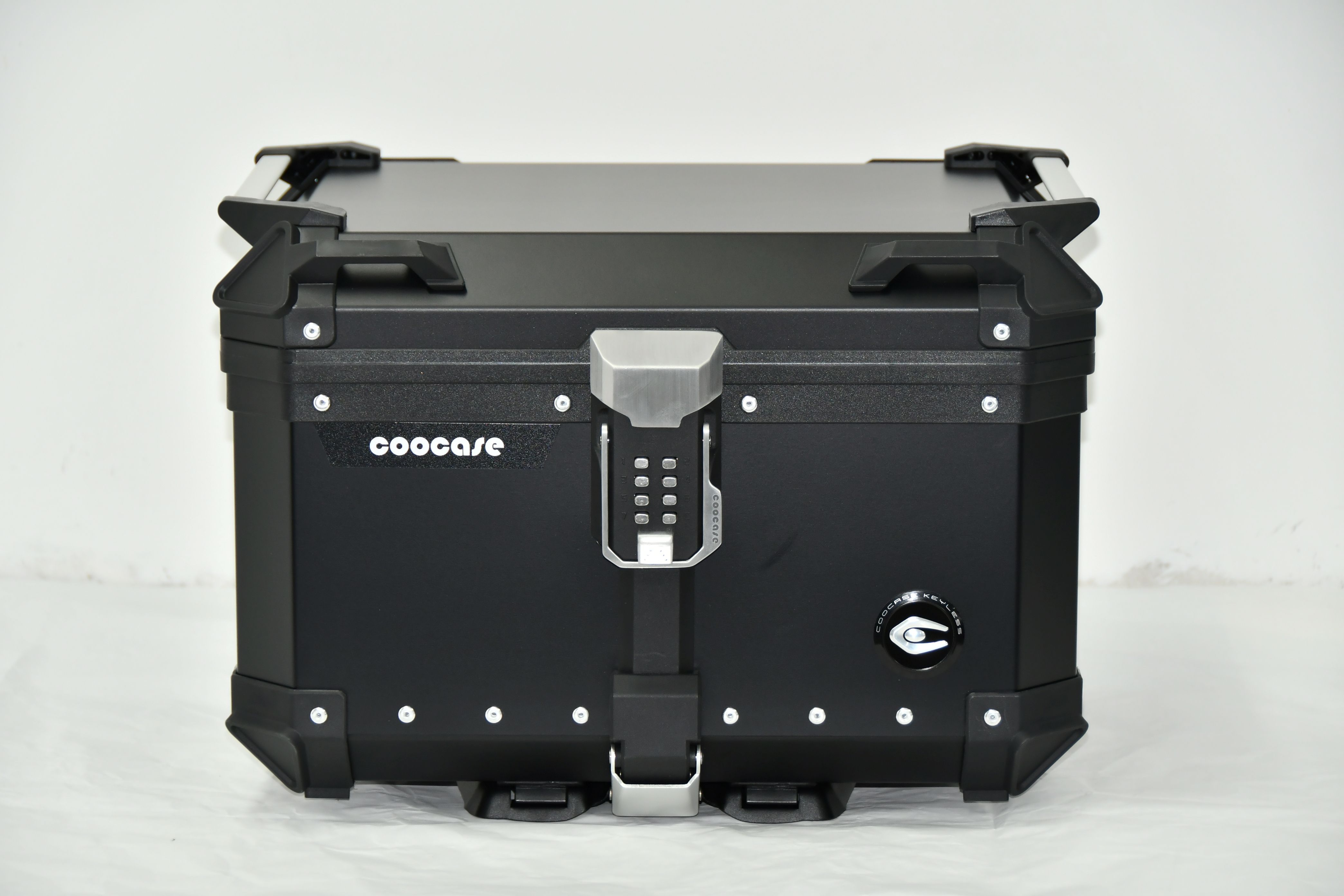 ケンクラフト 正和運輸 UD QUON海外仕様車GW33410ケース付き リア アルミ トップケース Q5（55L）世界初！ アジャスタブルバック