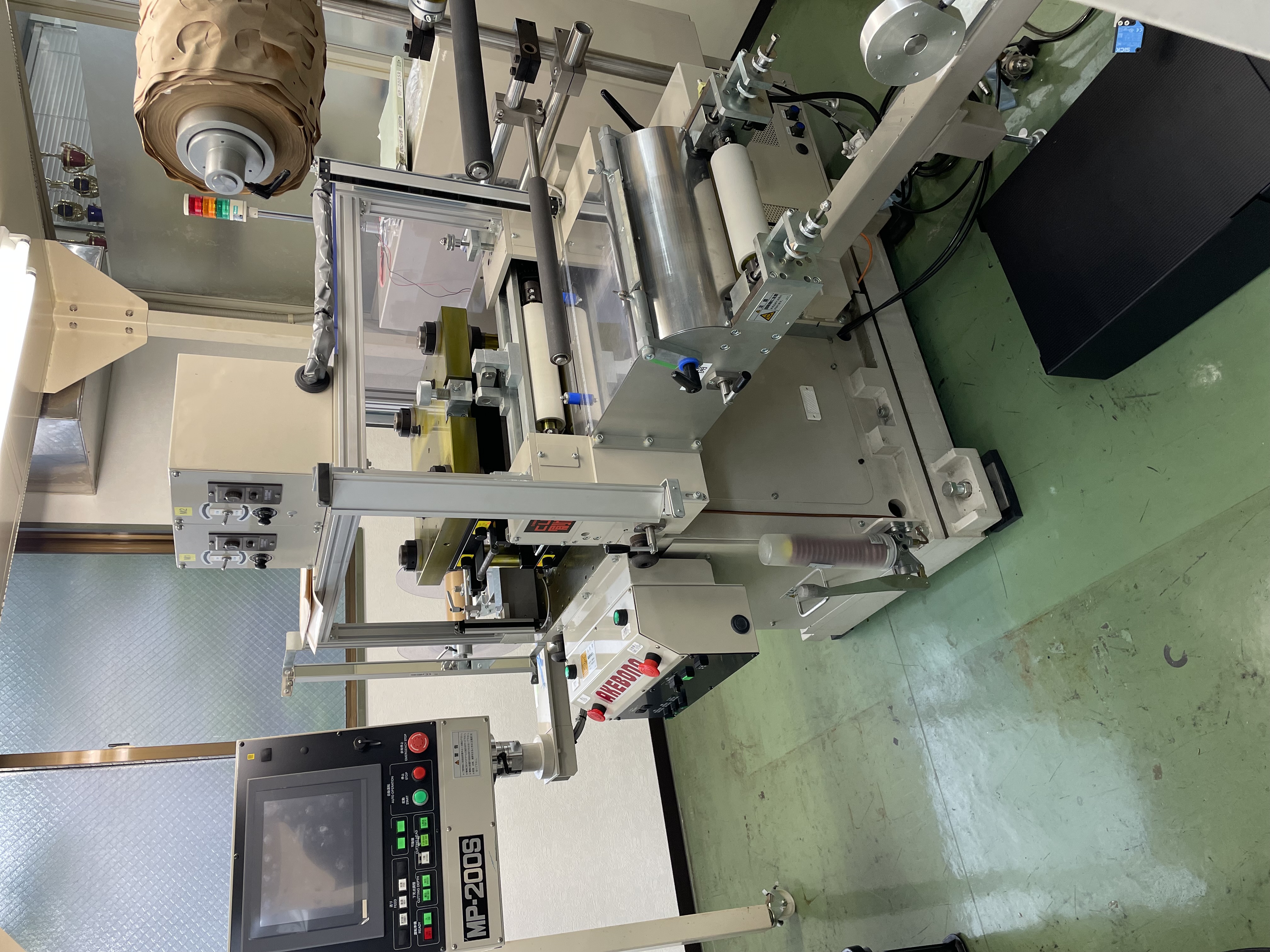 4-曙工業/サーボクランク式裁断機