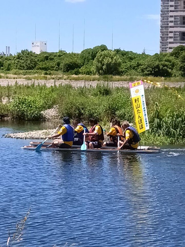3-狛江市の多摩川で開催された「多摩川いかだレース」に事業所として初参加