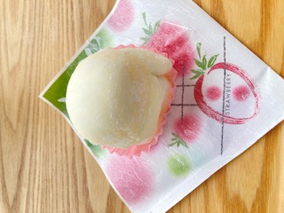 4-いちごクリーム大福