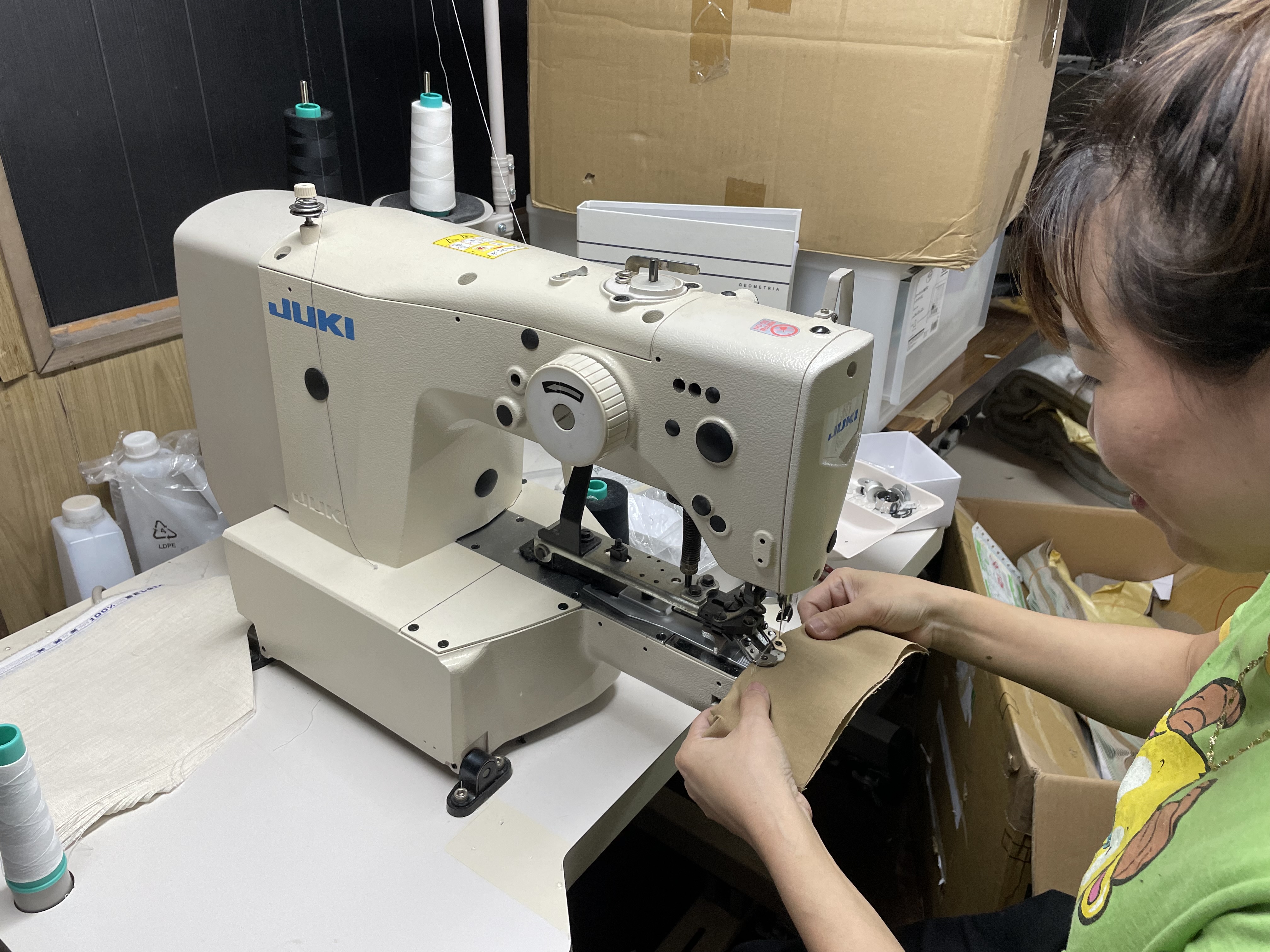 5-高速電子縫製ボタン付けミシン