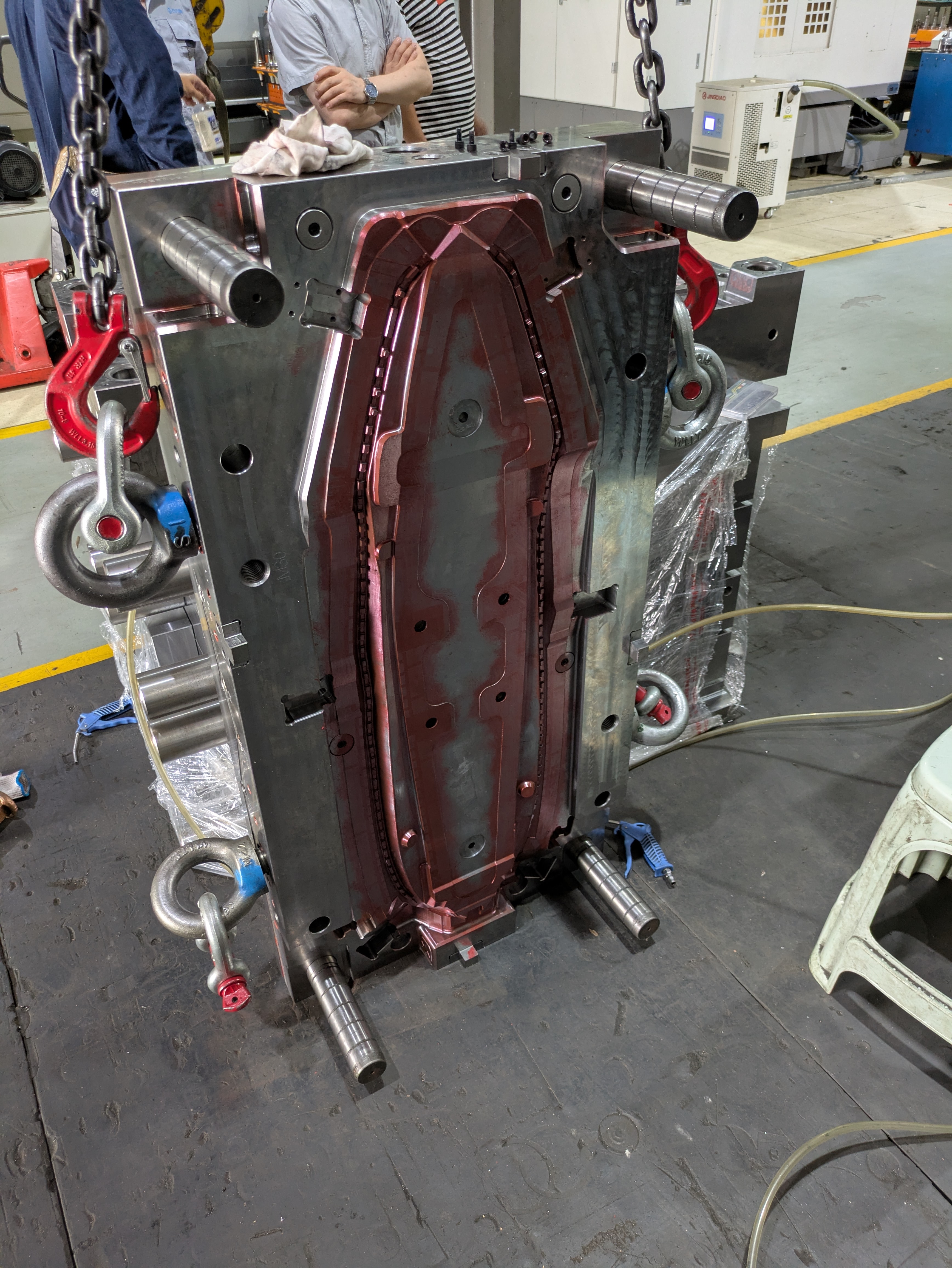 4-自動車向け １０００ｔ金型製作
