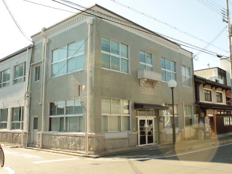 会社の建物