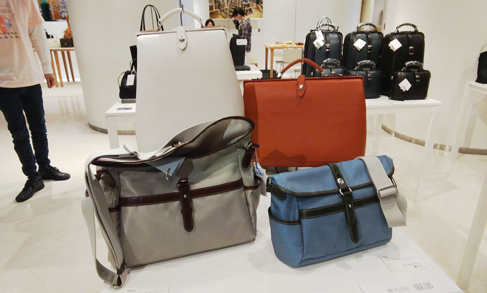 4-KITTE丸の内で開催中の「豊岡鞄展」でKANEDAITOを出品しております